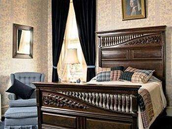 The Reynolds Mansion 3*