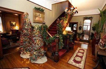The Reynolds Mansion Couette-café 3*